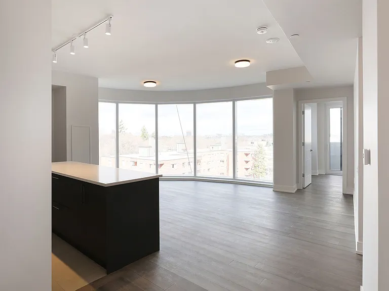 2525 Bathurst St — Photo 15