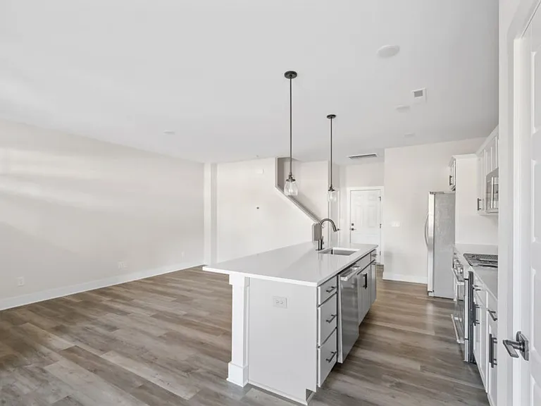 650 Melville Dr — Photo 10