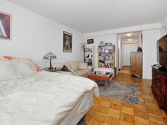 5th image of 505 W 37th St APT 11F