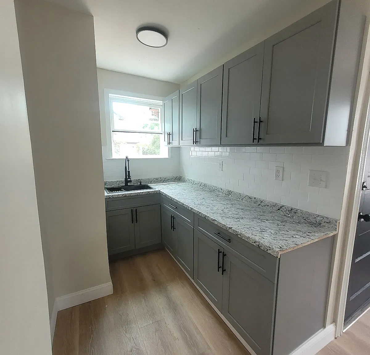 3 bed, 1200 sqft, $2,000 — Photo 2