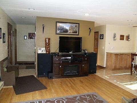 4th image of 249 E Norport Dr
