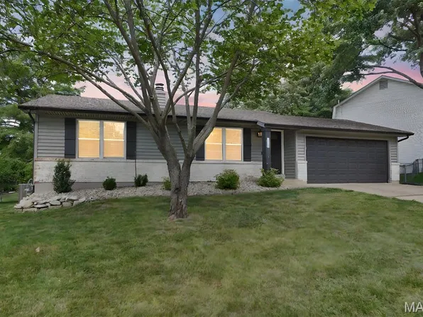 203 Westminster Dr, Saint Peters, MO 63376