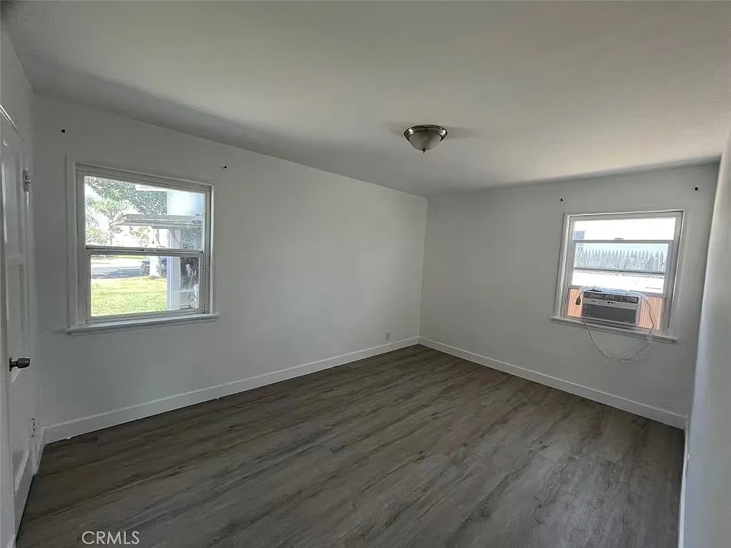 3 bed, 990 sqft, $3,250 — Photo 2