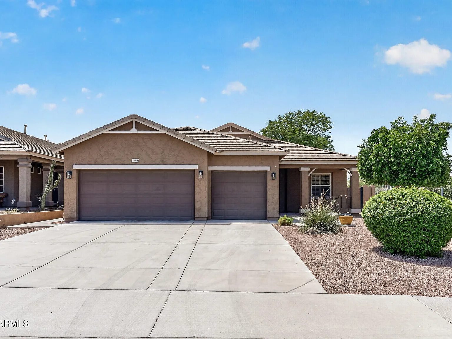 3 bed, 2.0 bath, 1968 sqft, $2,300 — Photo 1