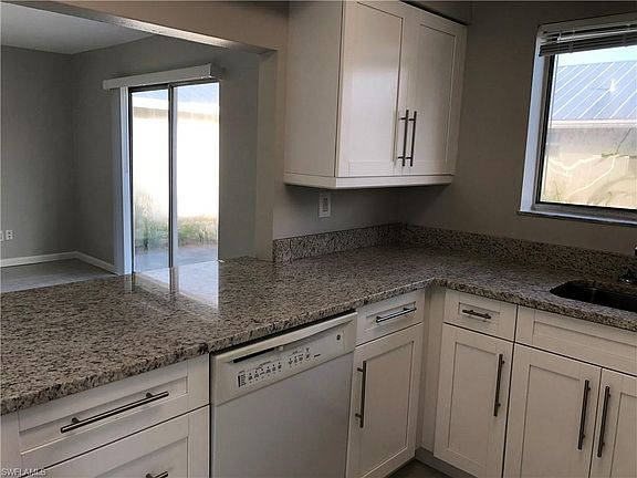 5th image of 1024 SE 24th Ave APT 1