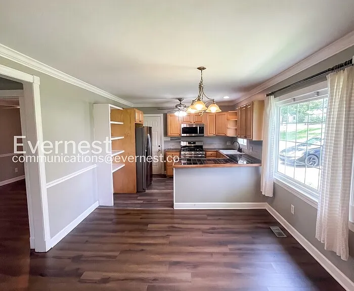 2249 Maplecrest Dr — Photo 7