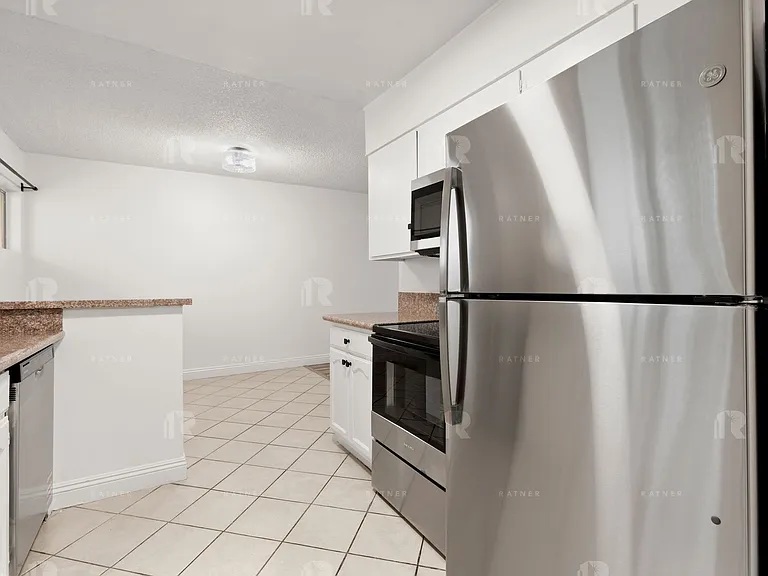 (El/Ti/Yo:B) 5139 White Oak Avenue — Photo 6