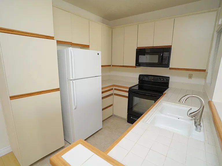 27614 Susan Beth Way #A — Photo 3