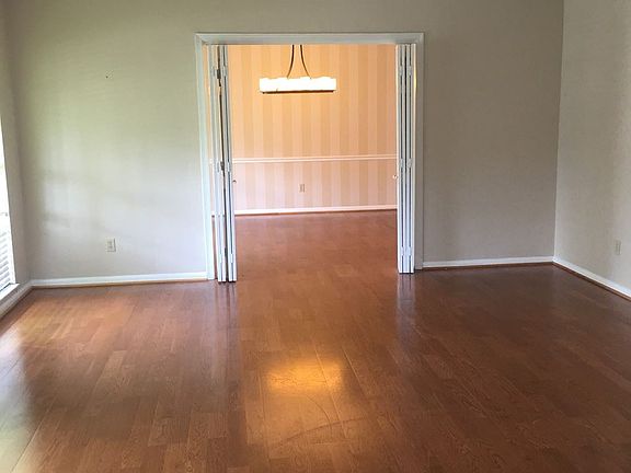 3rd image of 315 Salvador Sq