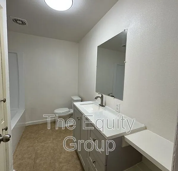 1140 W Tulare Ave #C — Photo 16