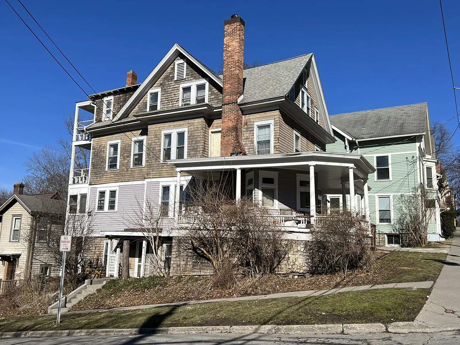 202 Stewart Ave — Photo 2
