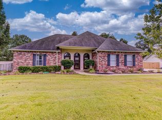 103 Cobblestone Dr, Vicksburg, MS 39183