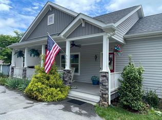 588 Lake Edge Dr, Moneta, VA 24121