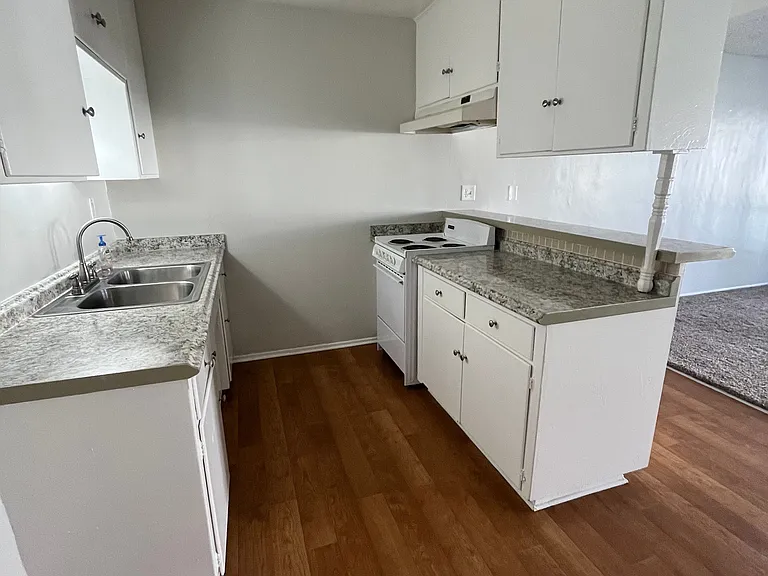 VILLA SANTA FE APARTMENTS — Photo 31