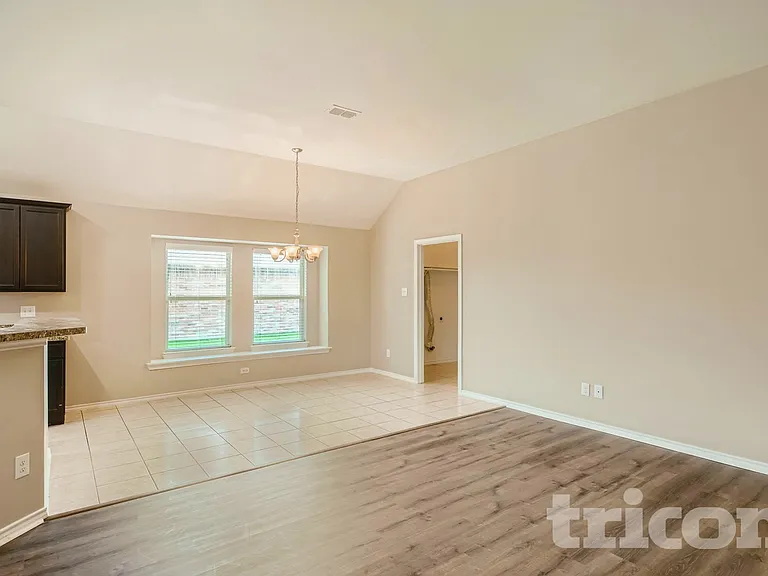 221 Anthony Ln — Photo 3