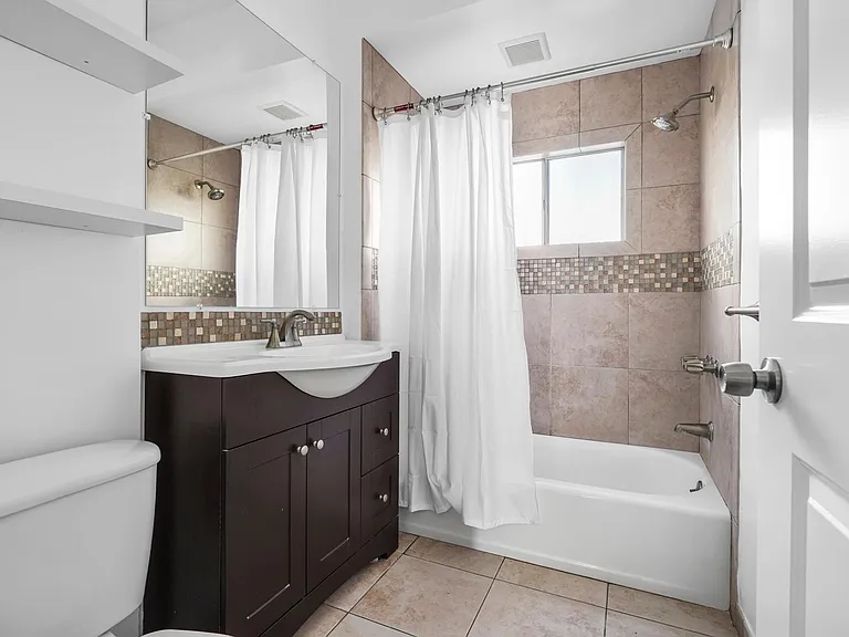 5965 Fountain Ave #1 — Photo 8
