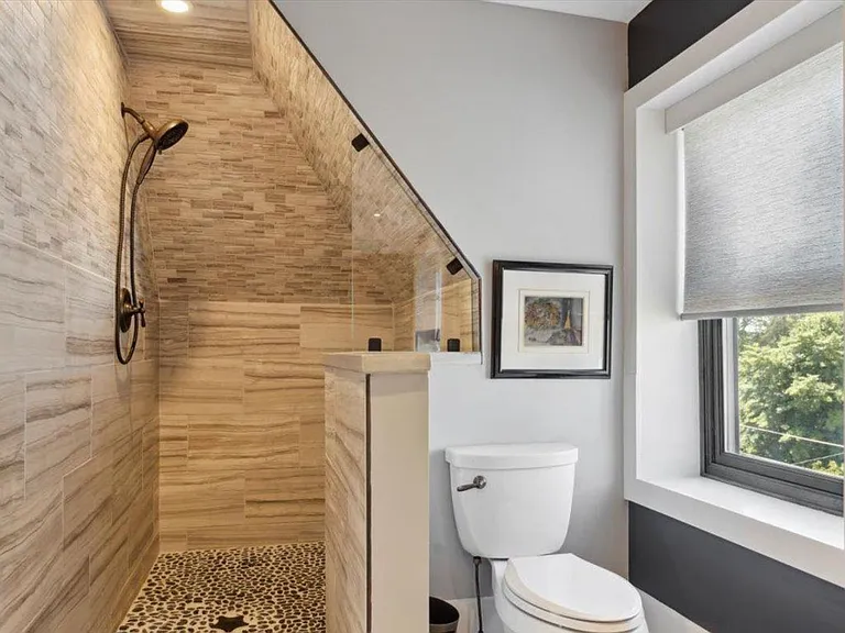 415 W Union St — Photo 16