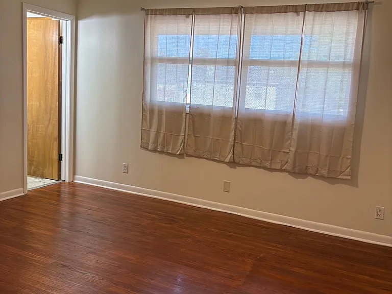 Spacious 3 Bedroom Townhome Available Now Great Location! — Photo 12