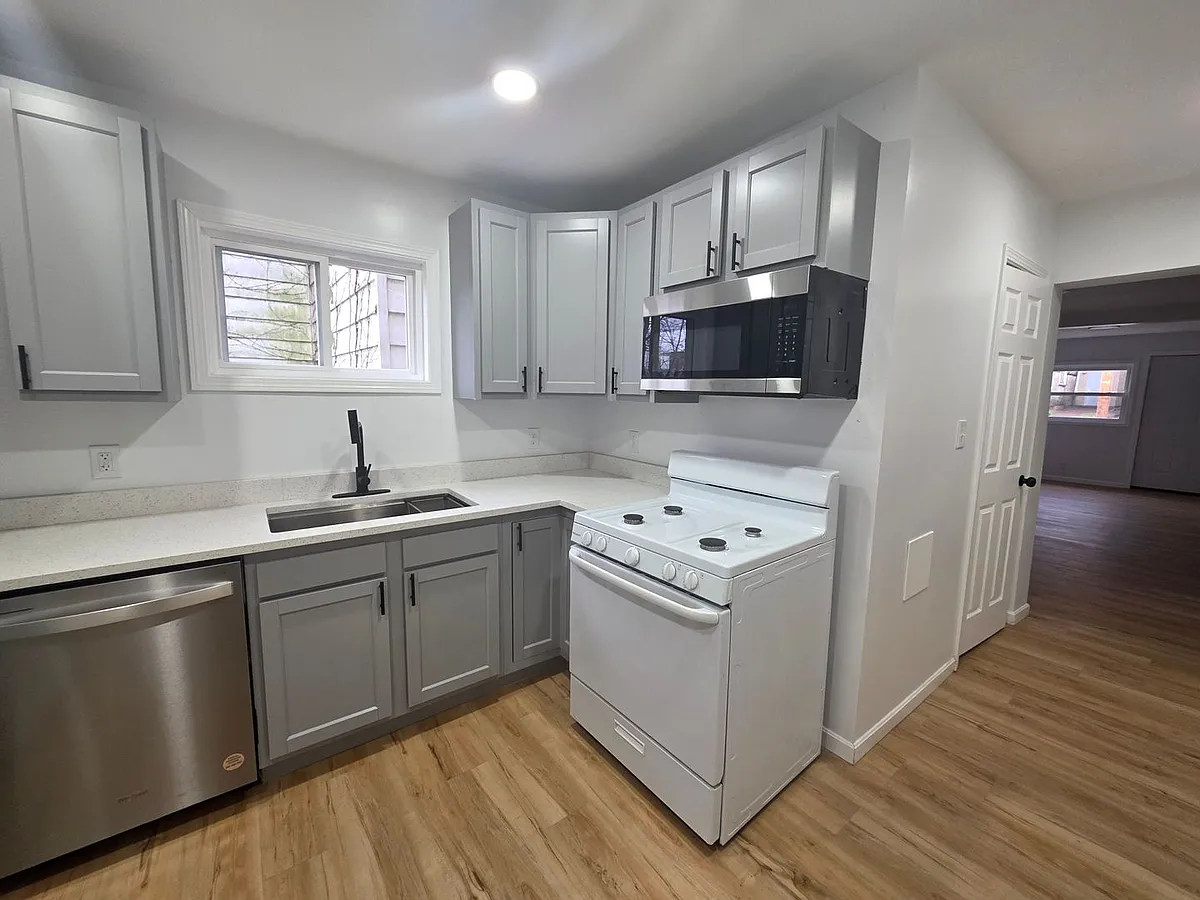 Building Photo - 131 Bausman St #1