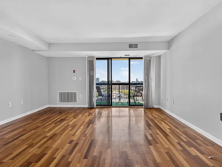 700 1st St #15F — Photo 6