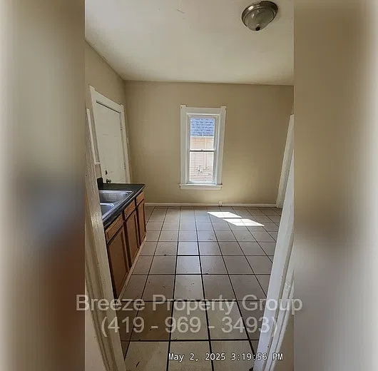 3 bed, 1200 sqft, $1,045 — Photo 2