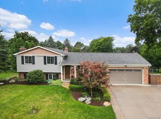 3644 Country View Dr, Oxford, MI 48371