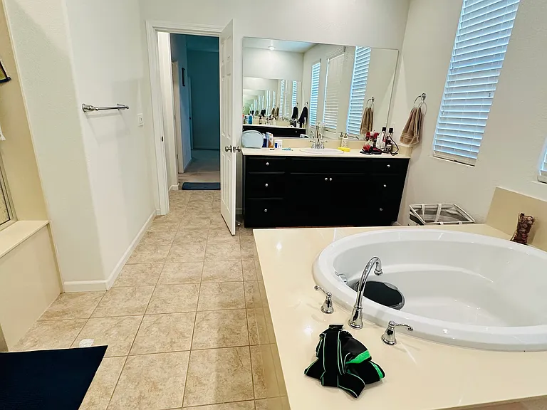 1569 Furtado Gln — Photo 3