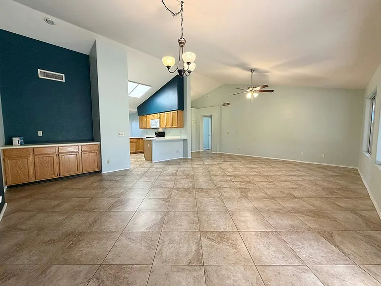 4207 E Juanita Ave — Photo 9