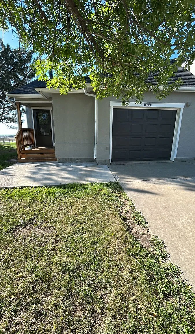 3 bed, 2.5 bath, 1328 sqft, $1,757 — Photo 1