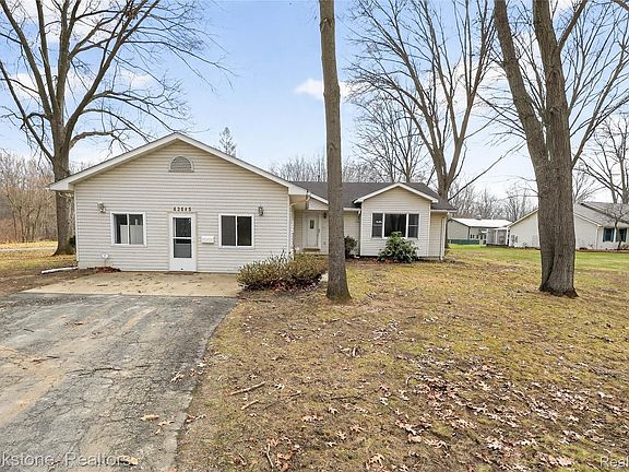 3rd image of 42645 Riggs Rd