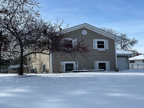 3rd image of 2494 E Meadow Dr