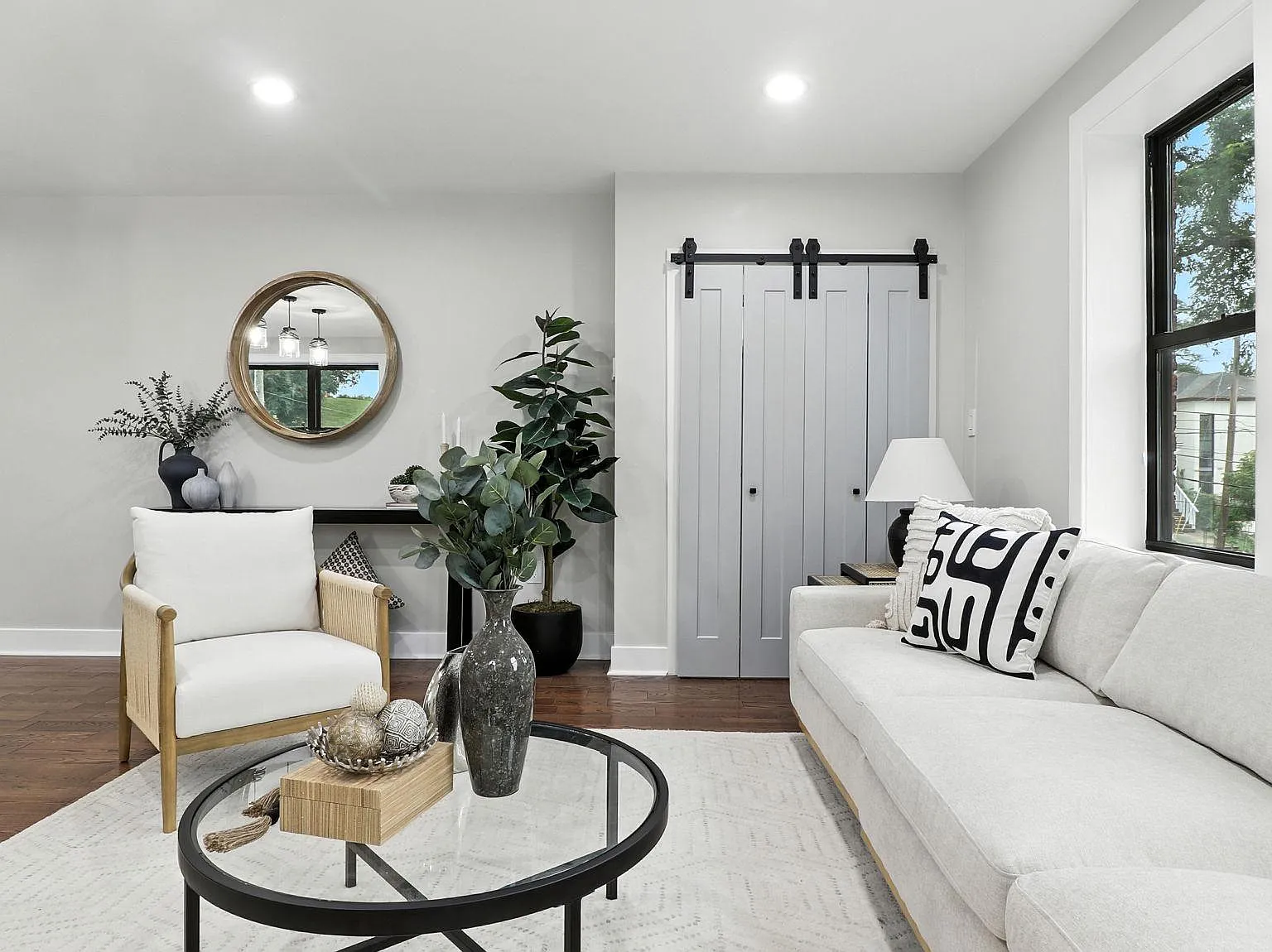 2 bed, 2.0 bath, 836 sqft, $2,800 — Photo 2
