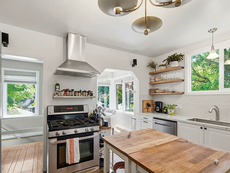 284 E Blithedale Ave — Photo 18