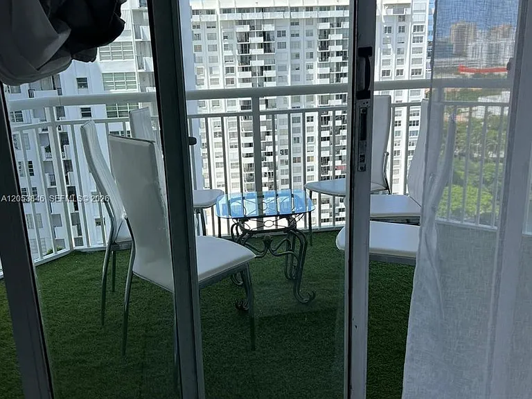 18061 Biscayne Blvd #1902 — Photo 2