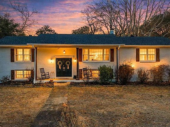 2nd image of 100 Hood Dr SE