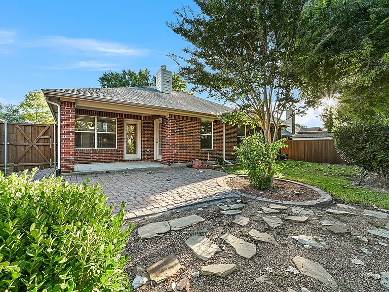11962 Henderson Dr — Photo 2