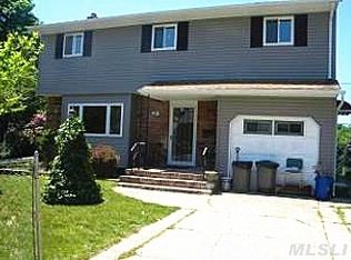 26 Glenda Dr, Deer Park, NY 11729