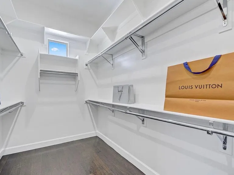 7904 S 29th Pl — Photo 16