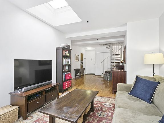 3rd image of 215 W 84th St Ph 10