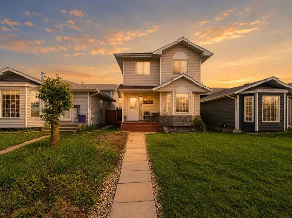 4707 44th St, Sylvan Lake, AB T4S 1N5