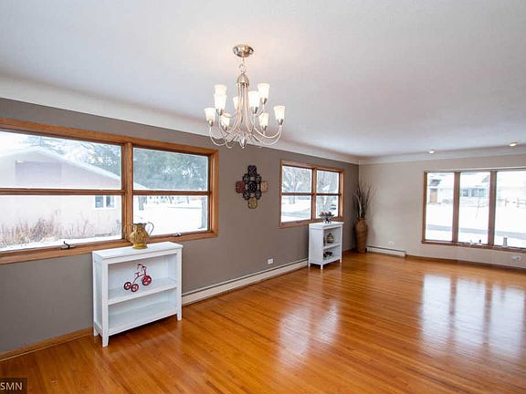 4th image of 578 Ryan Ave W