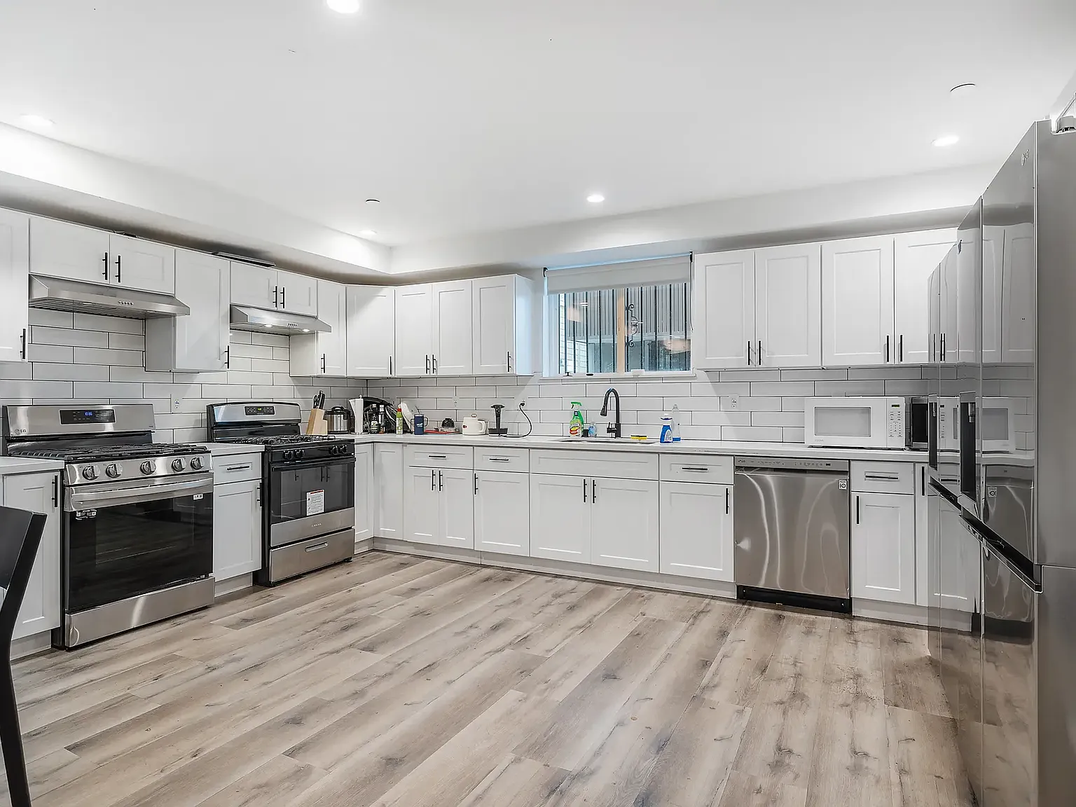 1186 W 37th Pl - USC DPS — Photo 2
