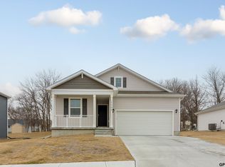 17720 Hampton Dr, Omaha, NE 68136