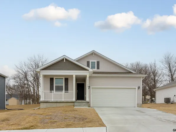 17720 Hampton Dr, Omaha, NE 68136