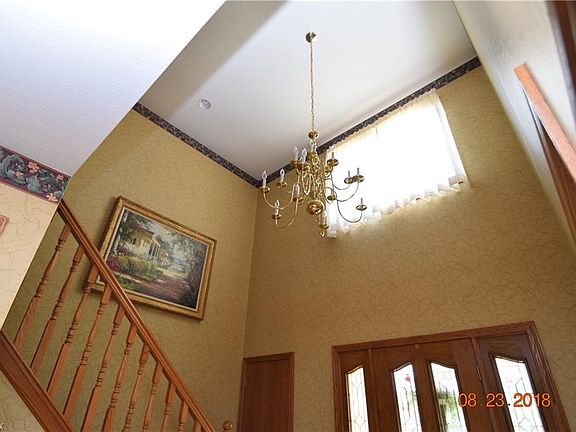 5th image of 120 Howard Dr