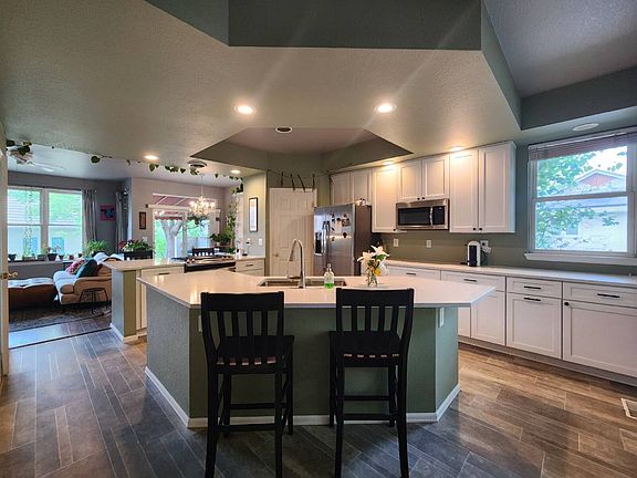 3rd image of 1612 W Canal Ct