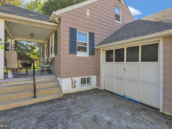 3rd image of 3810 Humpton Rd