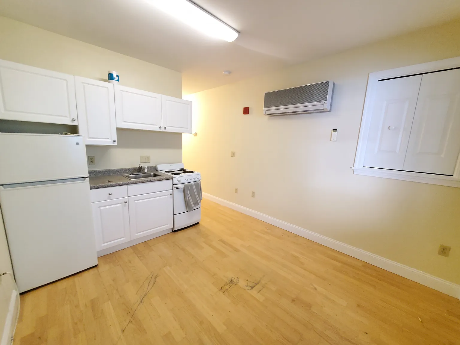 Studio, 300 sqft, $1,900 — Photo 3