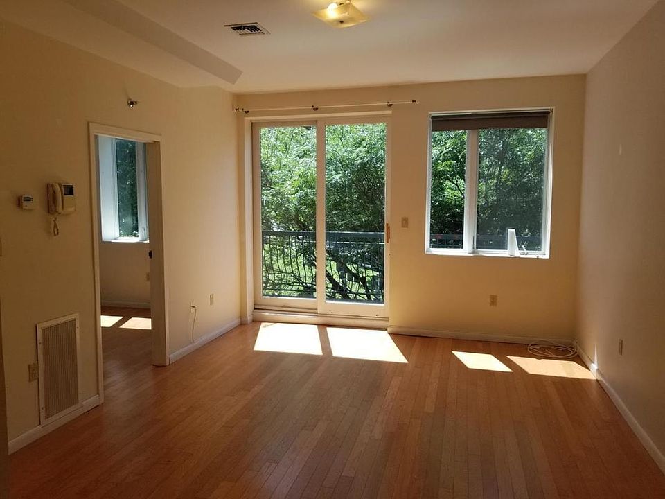 1st image of 312 23rd St APT 4