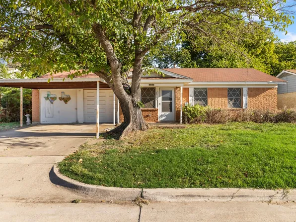 1717 Gill St, Blue Mound, TX 76131